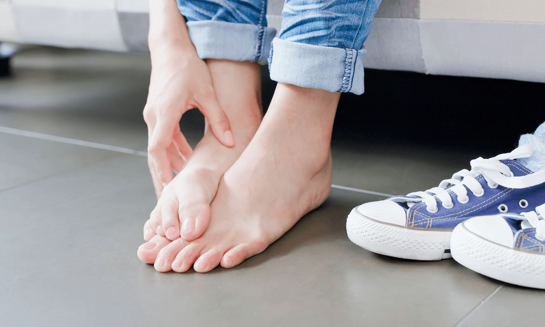 Symptoms of ringworm or foot fungus